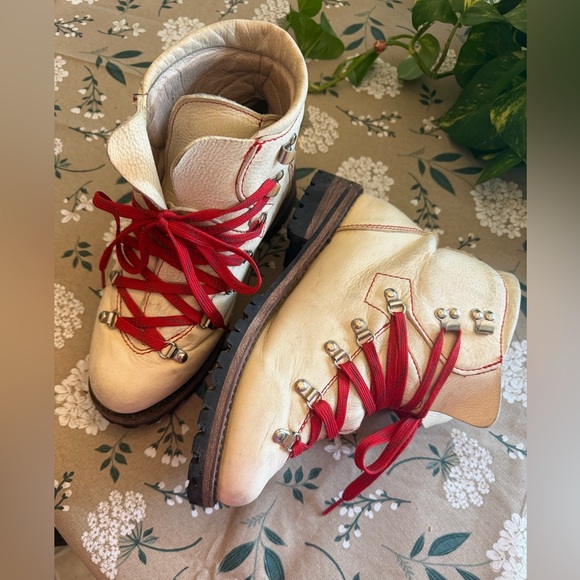 Freebird Hiker Combat boots Cream/White red stitching / laces EUC size 10 - Picture 10 of 10